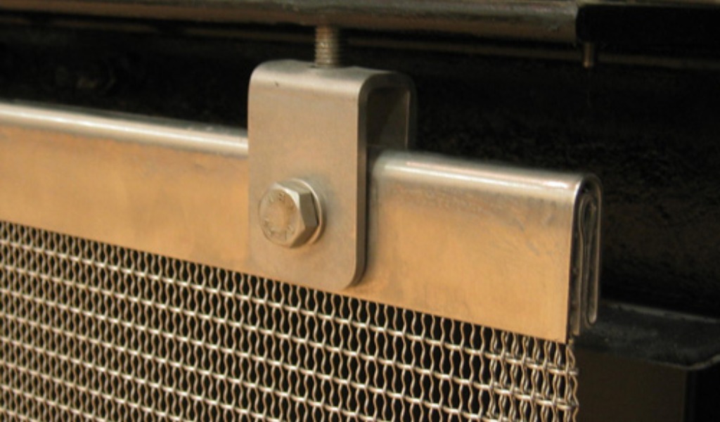 Flat Tension Profiles vs. Eyebolt Attachment Systems: Which Is Best?